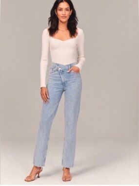 Abercrombie & Fitch curve love 90’s high- rise straight jean in light wash